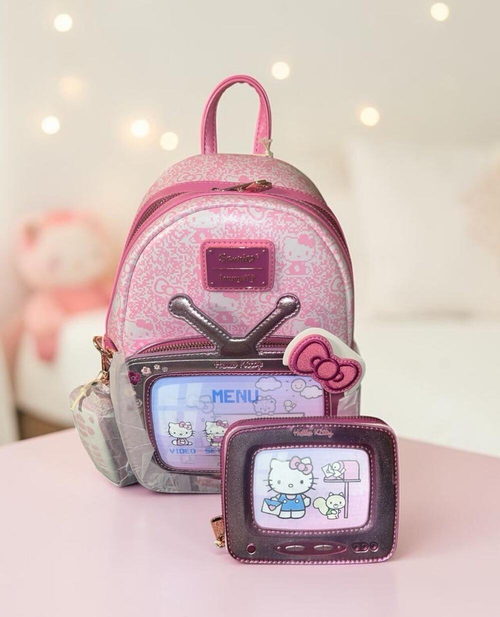 Loungefly HELLO KITTY Vintage TV Lenticular Mini Backpack Coin Bag & Zip Wallet